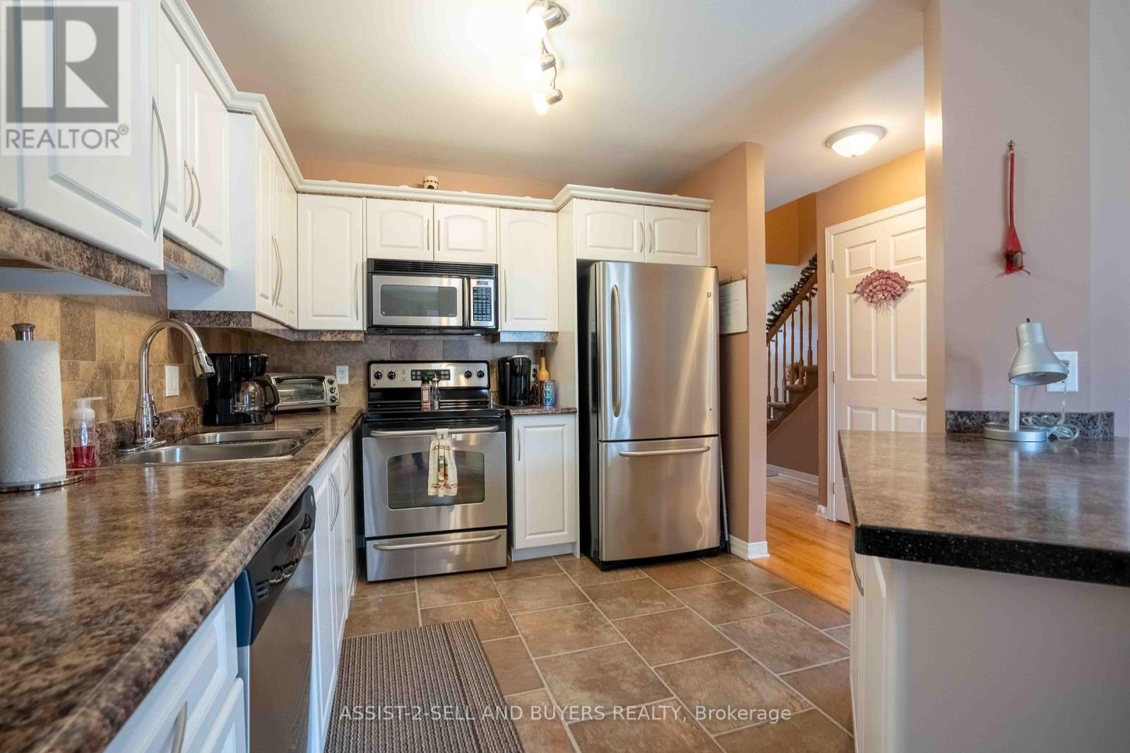 Photo 31 of 95 Mckenzie Street W, Cornwall ON