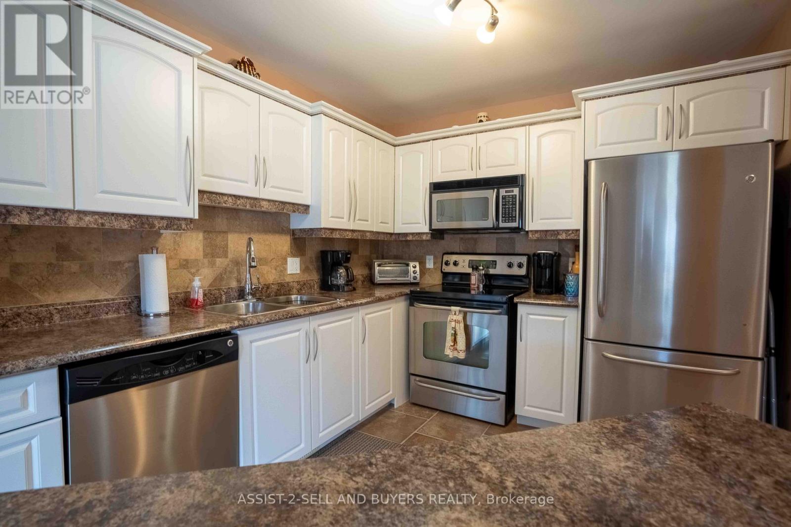 Photo 32 of 95 Mckenzie Street W, Cornwall ON