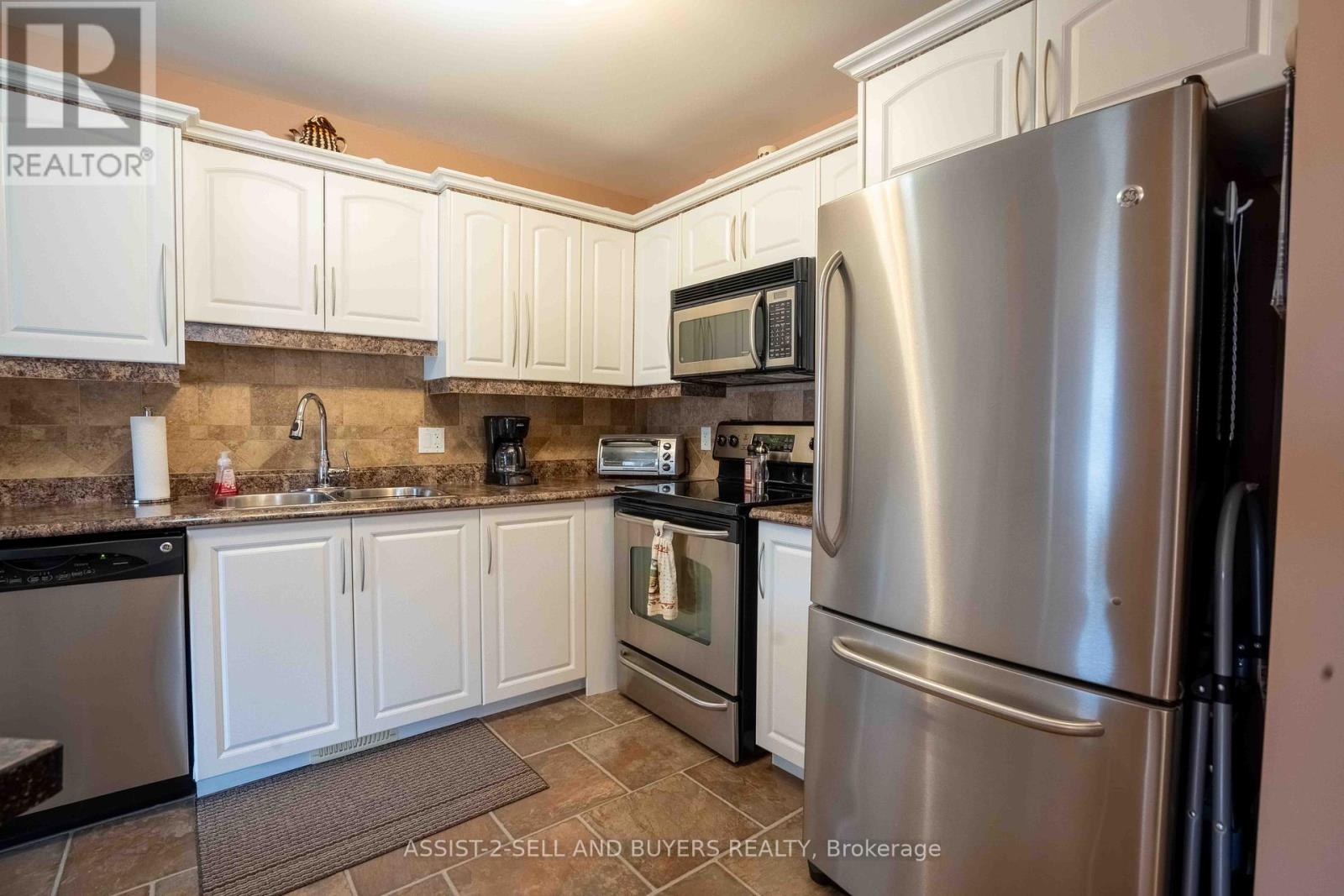 Photo 33 of 95 Mckenzie Street W, Cornwall ON