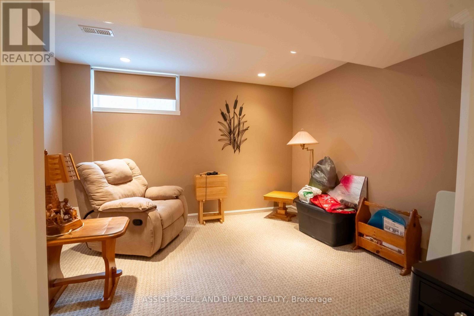 Photo 35 of 95 Mckenzie Street W, Cornwall ON