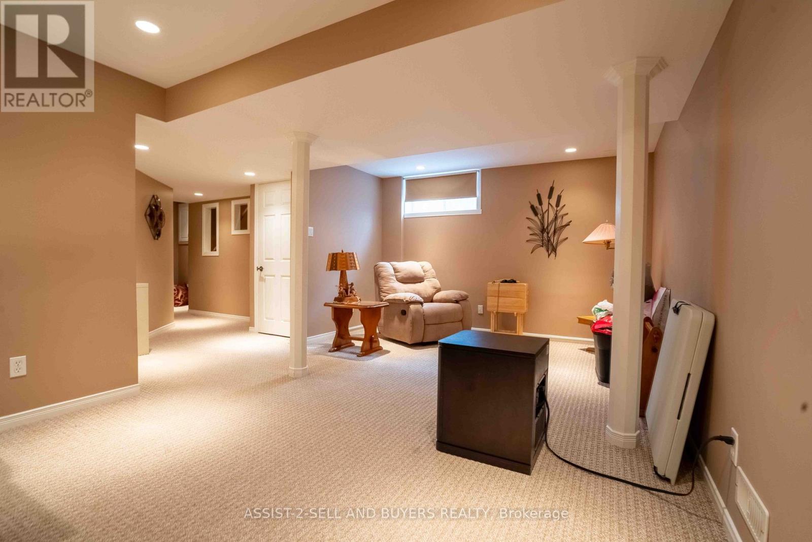 Photo 39 of 95 Mckenzie Street W, Cornwall ON