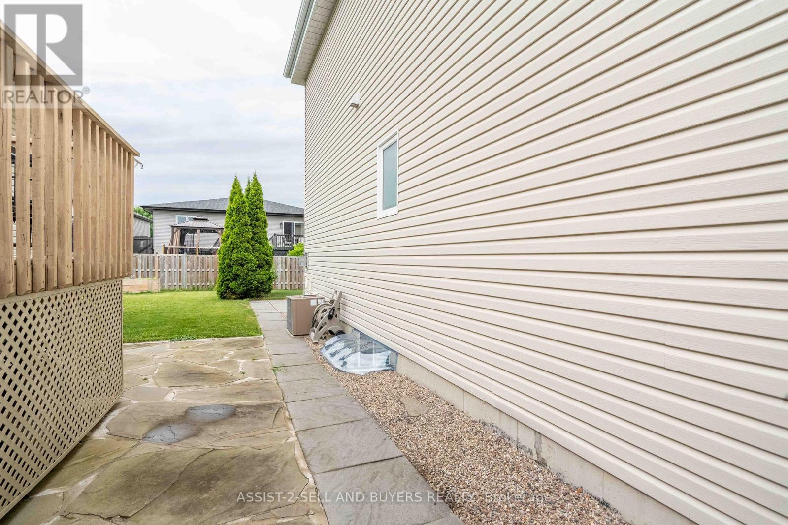 Photo 45 of 95 Mckenzie Street W, Cornwall ON