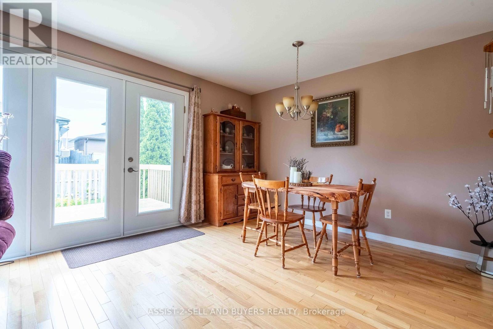 Photo 5 of 95 Mckenzie Street W, Cornwall ON