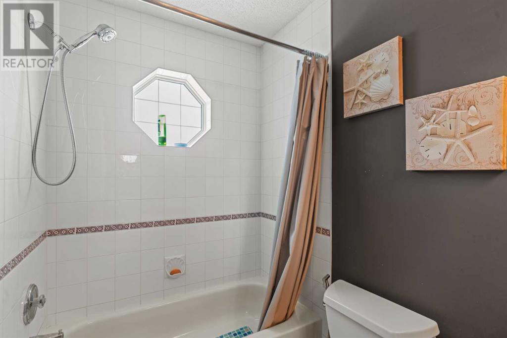 Single Family House for Sale in  Douglas Ridge Green SE Douglasdale/Glen Calgary 
