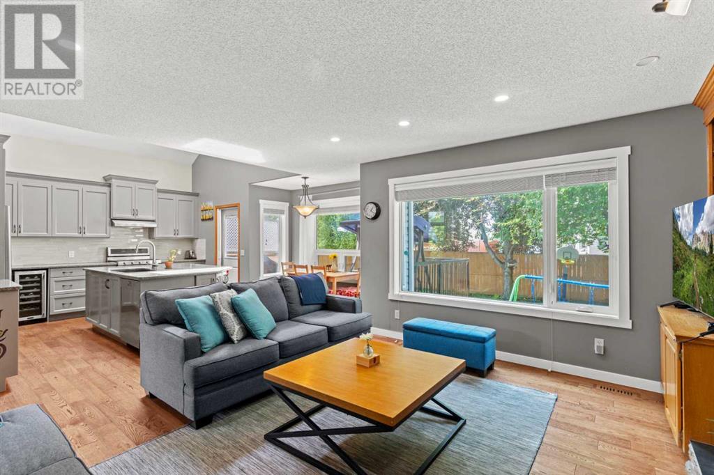Single Family House for Sale in  Douglas Ridge Green SE Douglasdale/Glen Calgary 