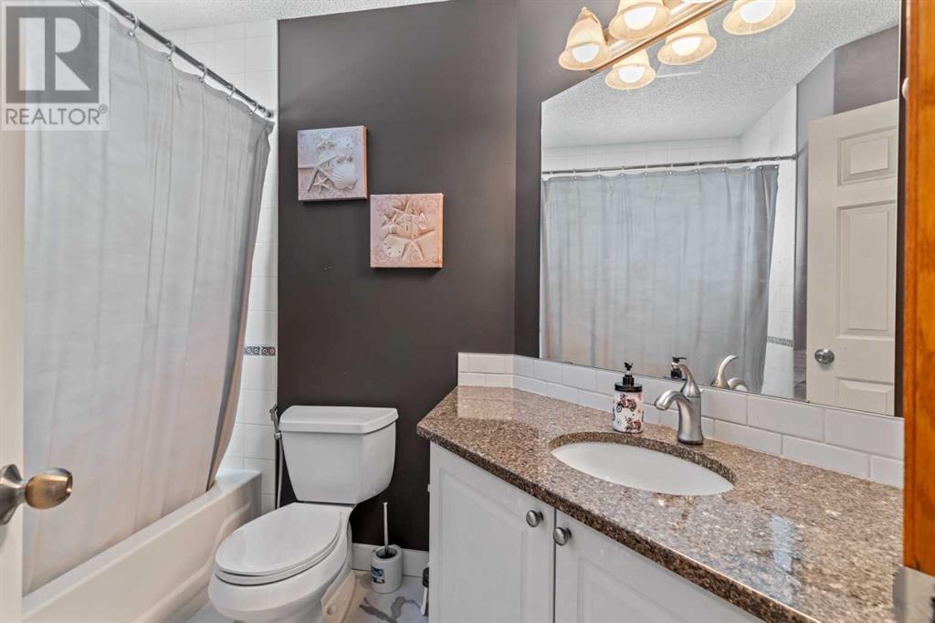 Single Family House for Sale in  Douglas Ridge Green SE Douglasdale/Glen Calgary 