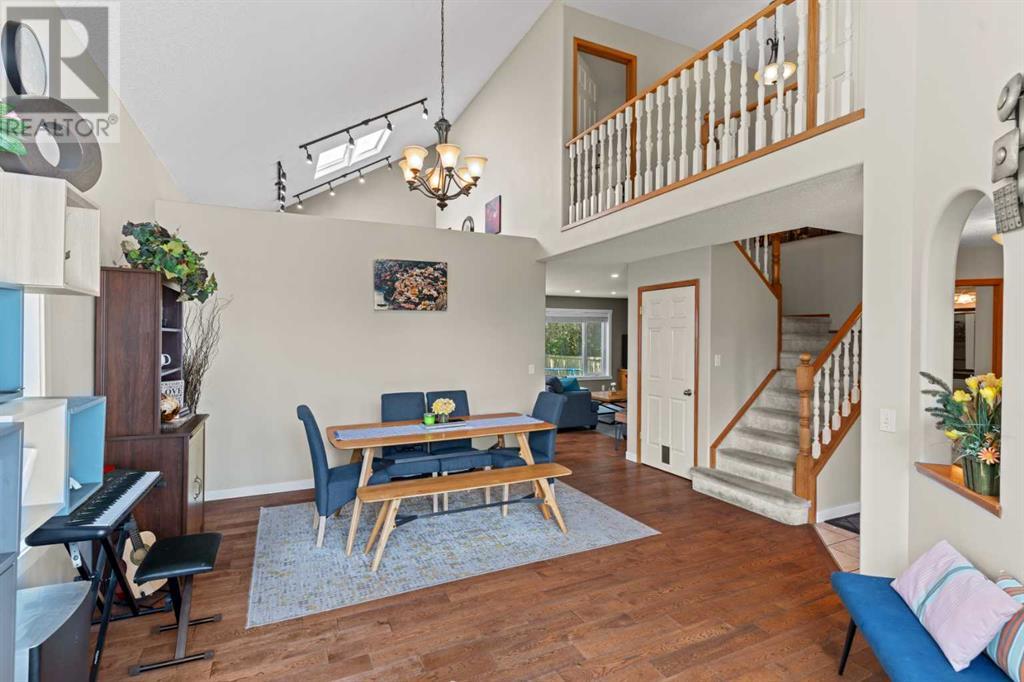 Single Family House for Sale in  Douglas Ridge Green SE Douglasdale/Glen Calgary 