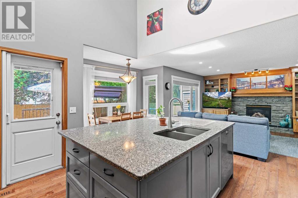 Single Family House for Sale in  Douglas Ridge Green SE Douglasdale/Glen Calgary 