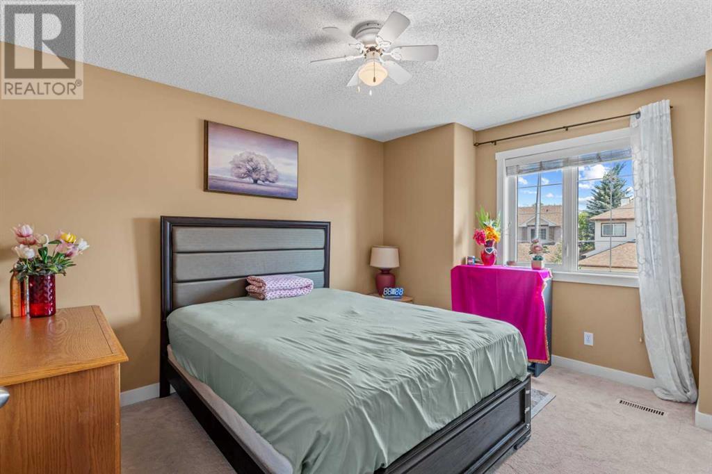 Single Family House for Sale in  Douglas Ridge Green SE Douglasdale/Glen Calgary 