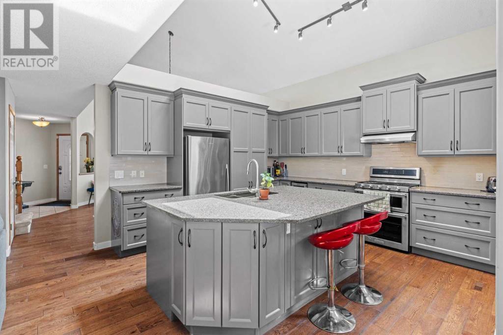 Single Family House for Sale in  Douglas Ridge Green SE Douglasdale/Glen Calgary 