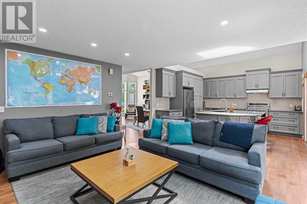 Single Family House for Sale in  Douglas Ridge Green SE Douglasdale/Glen Calgary 