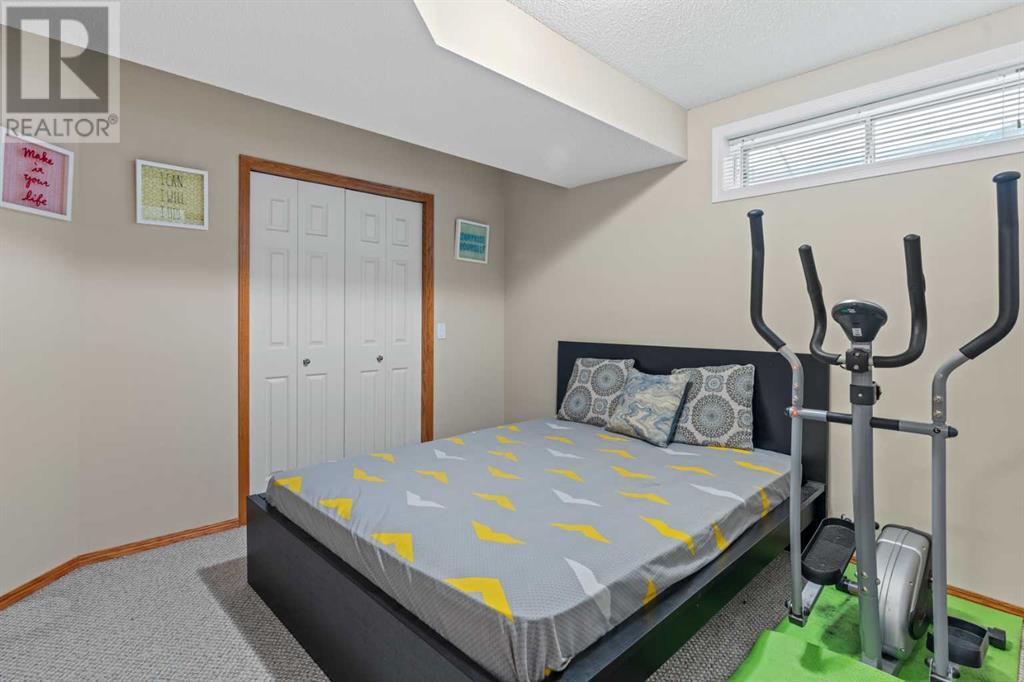Single Family House for Sale in  Douglas Ridge Green SE Douglasdale/Glen Calgary 