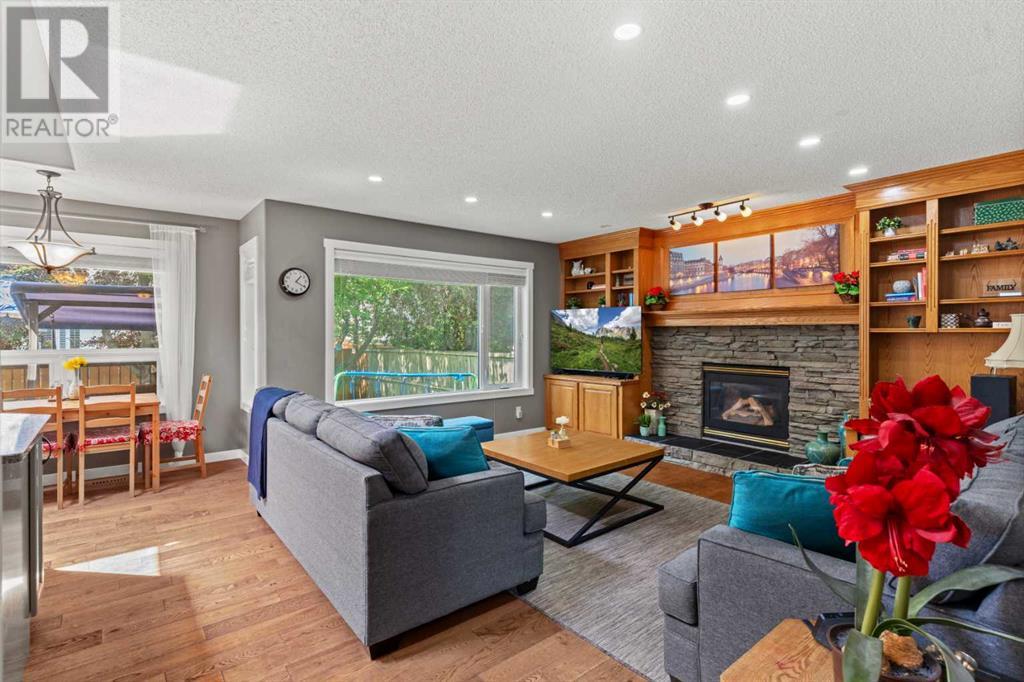 Single Family House for Sale in  Douglas Ridge Green SE Douglasdale/Glen Calgary 