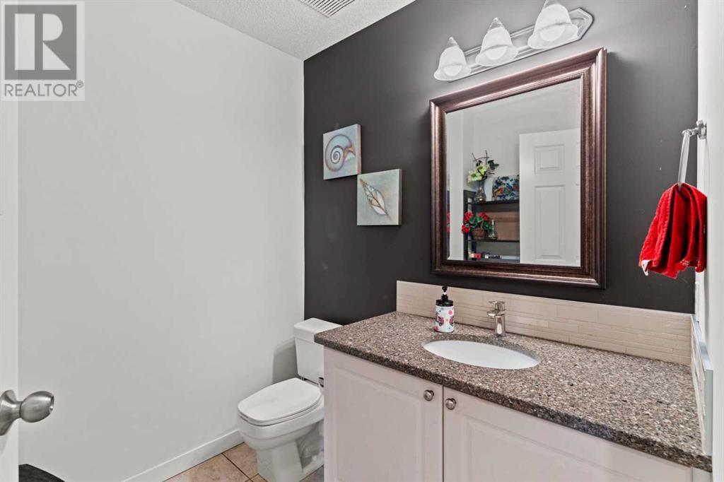 Single Family House for Sale in  Douglas Ridge Green SE Douglasdale/Glen Calgary 