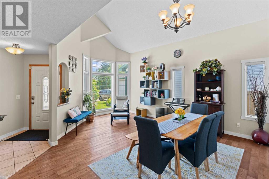 Single Family House for Sale in  Douglas Ridge Green SE Douglasdale/Glen Calgary 