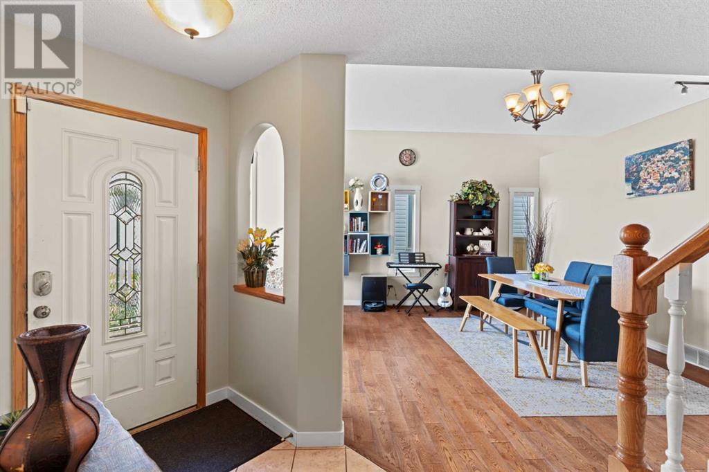 Single Family House for Sale in  Douglas Ridge Green SE Douglasdale/Glen Calgary 