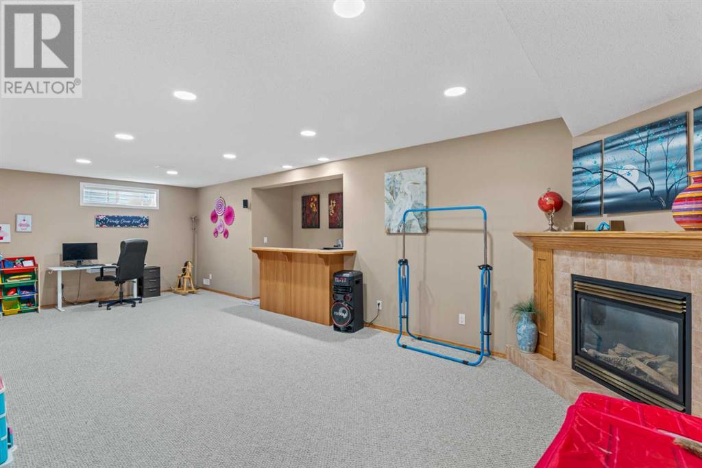 Single Family House for Sale in  Douglas Ridge Green SE Douglasdale/Glen Calgary 