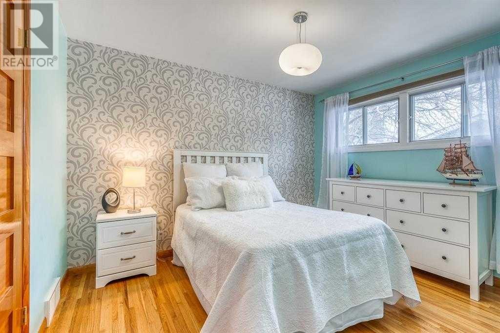 Single Family House Bungalow for Sale in  Grove Hill Road SW Glendale Calgary 