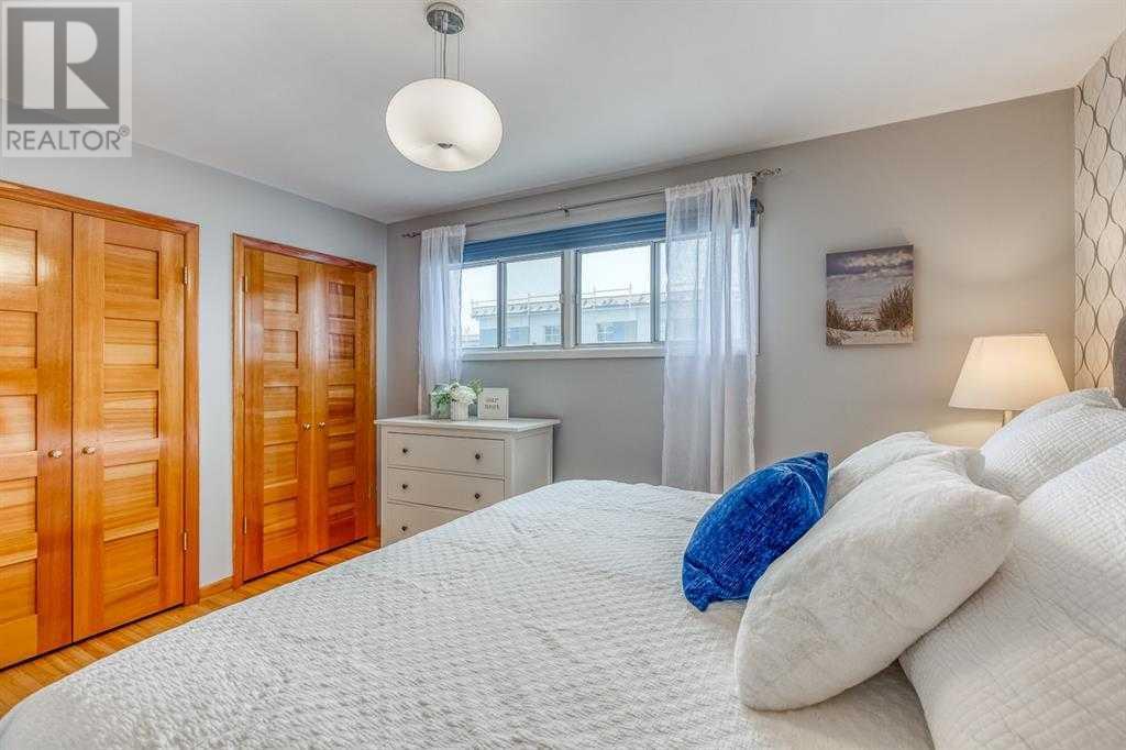 Single Family House Bungalow for Sale in  Grove Hill Road SW Glendale Calgary 