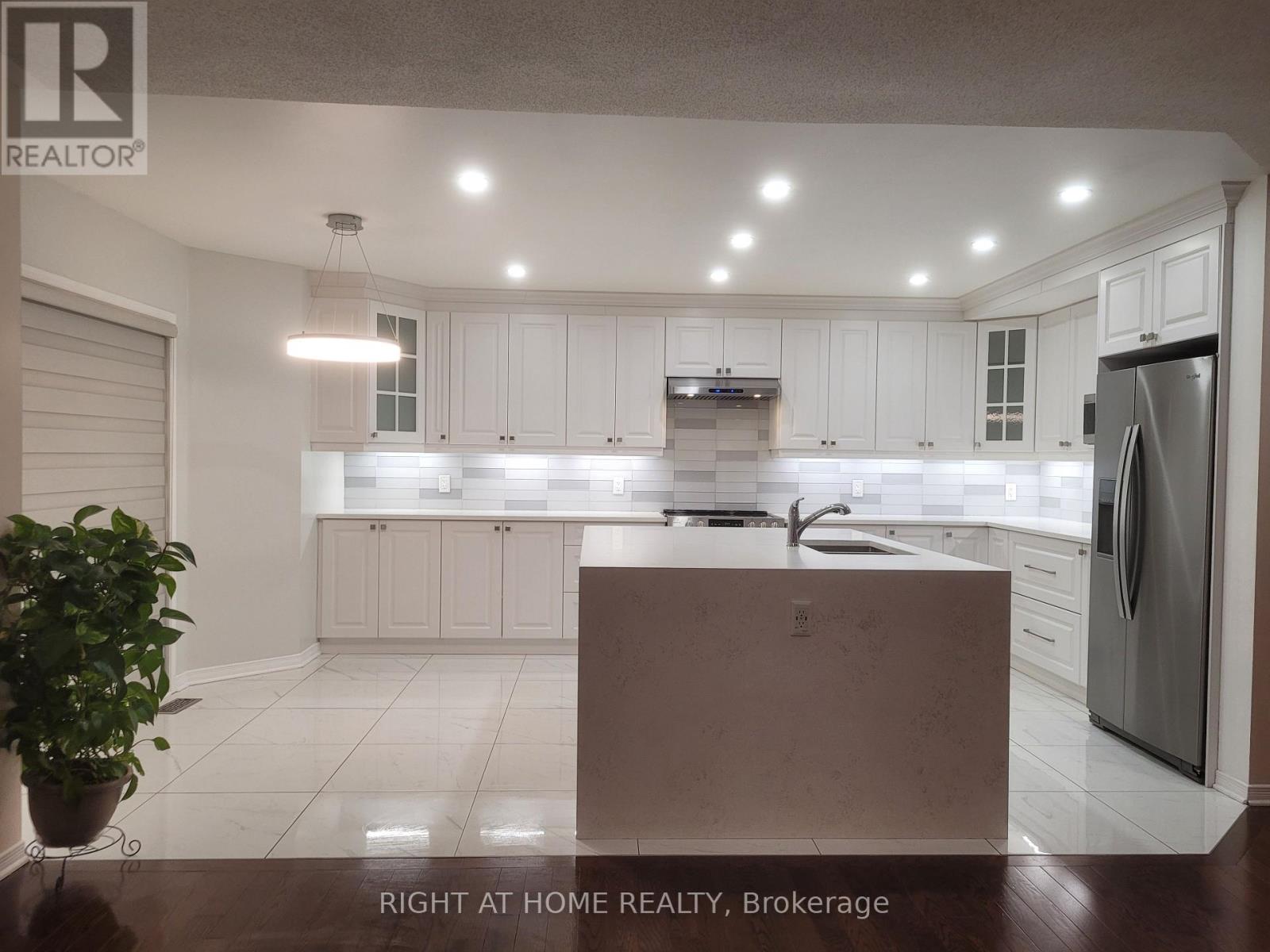 Upgraded Kitchen w/Tons of cabinet space