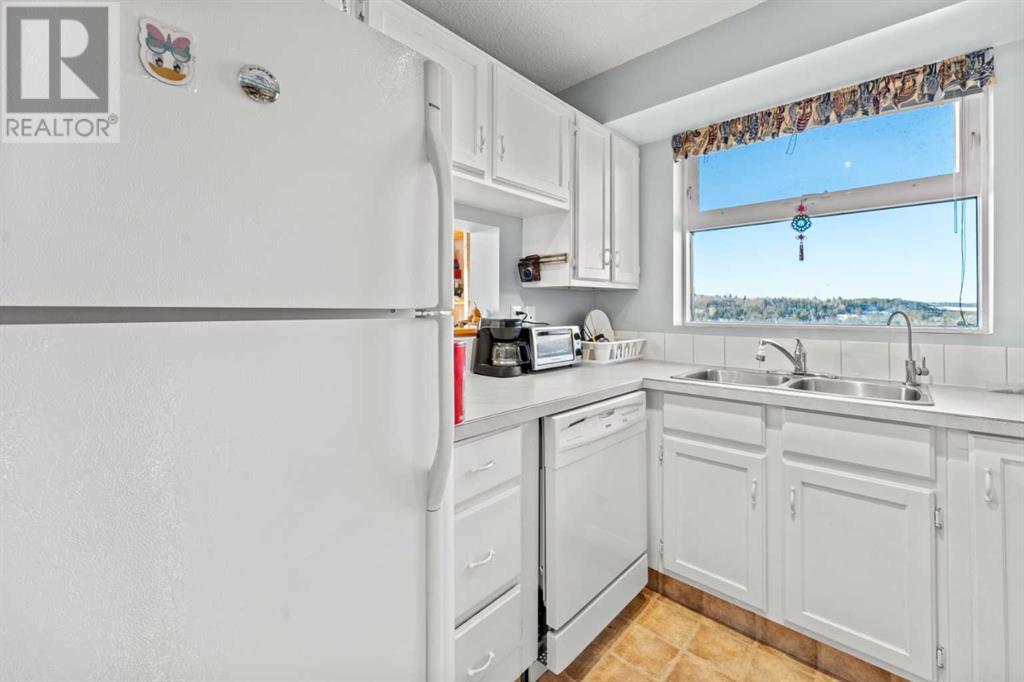 Single Family House High rise for Sale in    Avenue NW Bowness Calgary 
