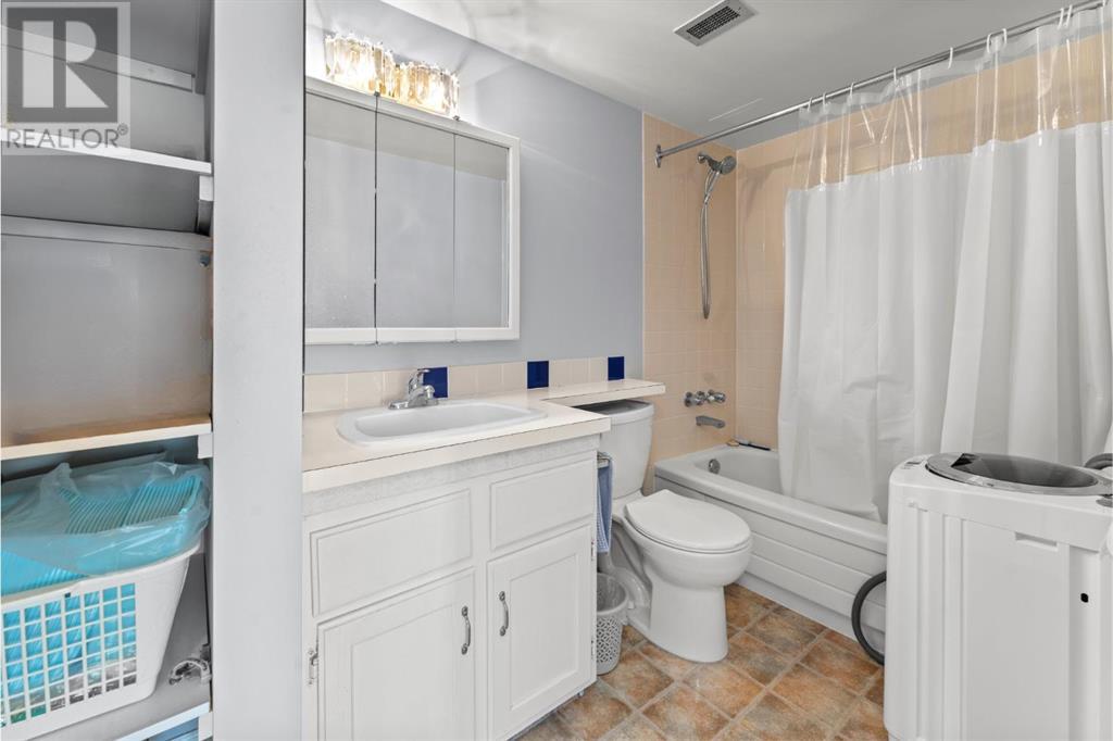 Single Family House High rise for Sale in    Avenue NW Bowness Calgary 