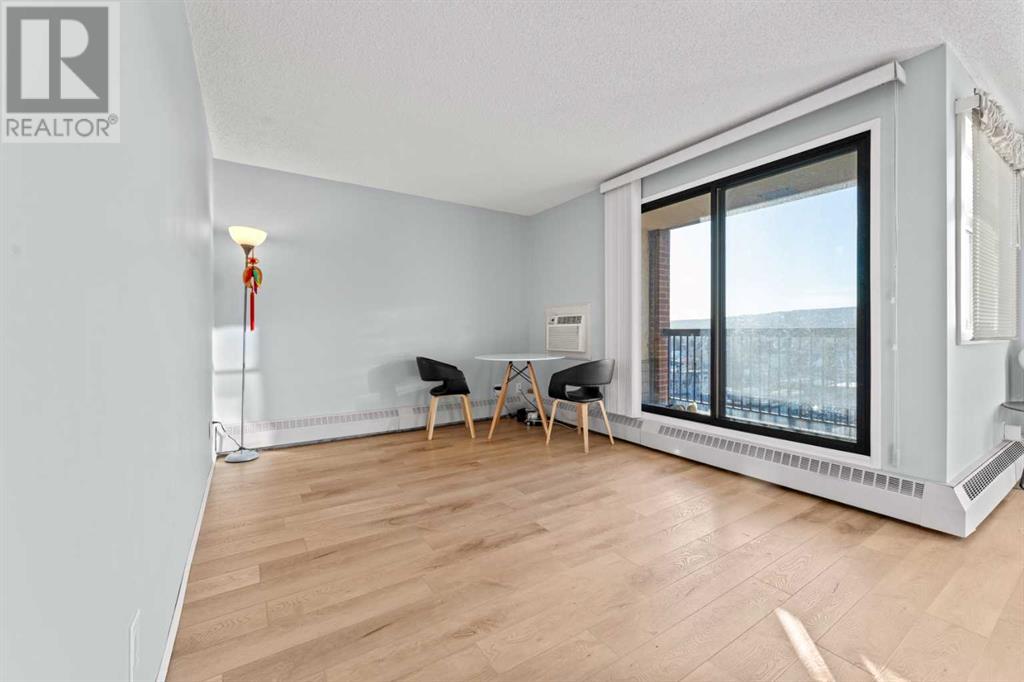 Single Family House High rise for Sale in    Avenue NW Bowness Calgary 