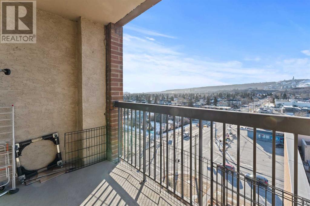 Single Family House High rise for Sale in    Avenue NW Bowness Calgary 