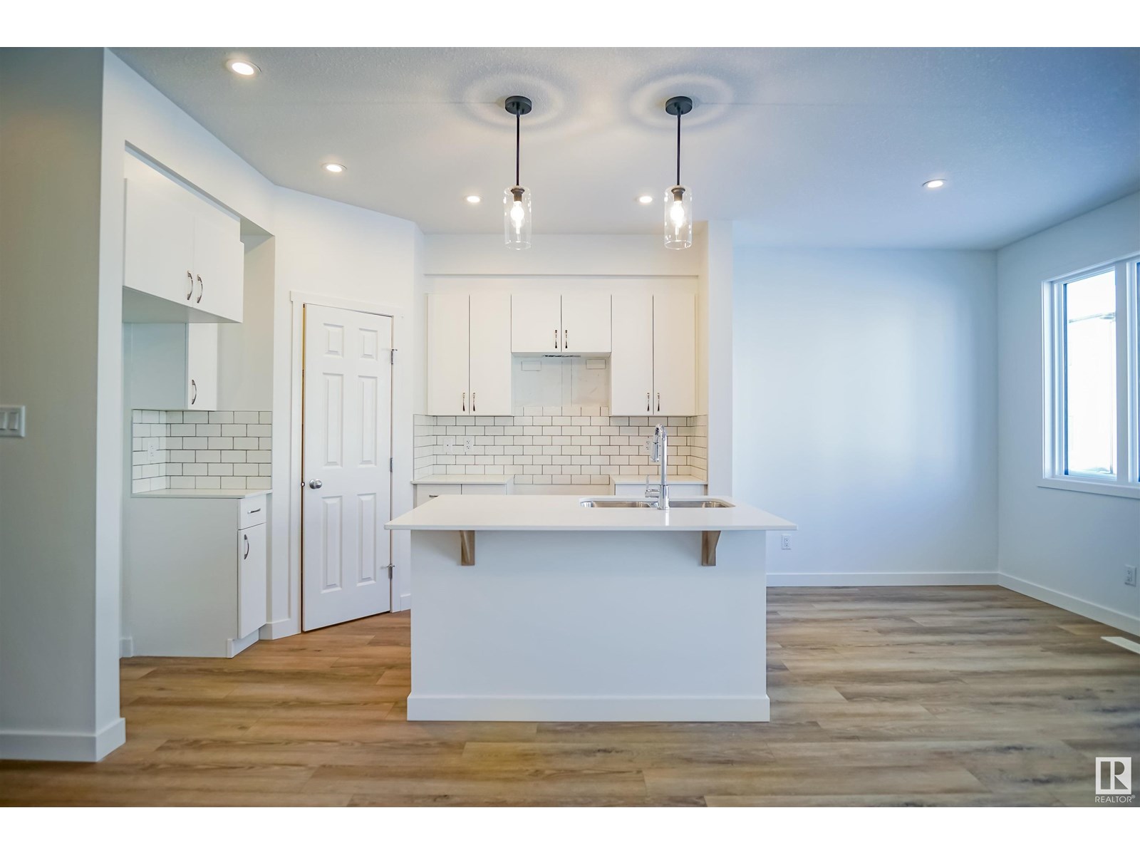Photo 8 of 9716 Carson Pl Sw, Edmonton AB