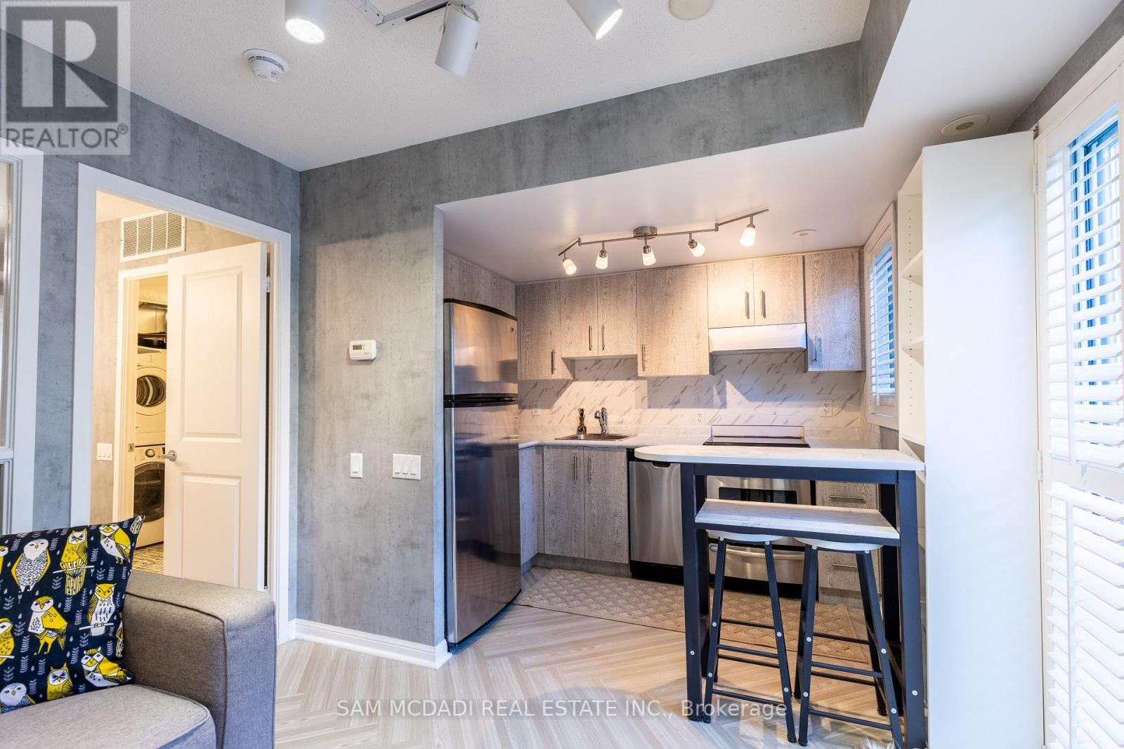 Photo 2 of 85 9 Windermere Avenue, Toronto ON