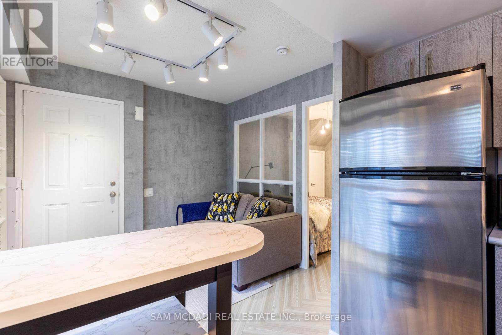 Photo 5 of 85 9 Windermere Avenue, Toronto ON