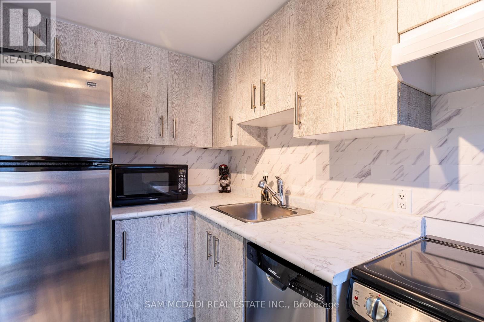 Photo 6 of 85 9 Windermere Avenue, Toronto ON