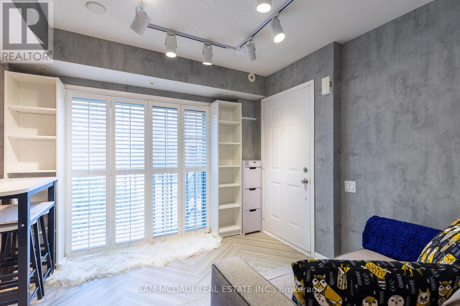 Photo 7 of 85 9 Windermere Avenue, Toronto ON