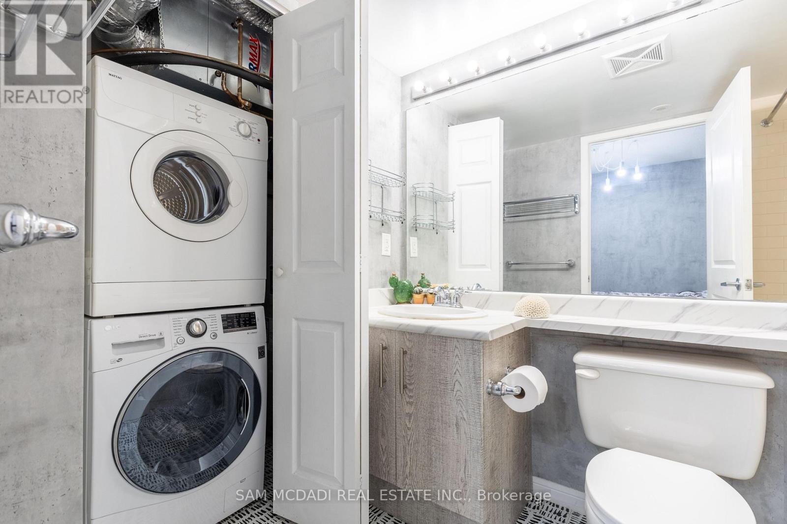 Photo 9 of 85 9 Windermere Avenue, Toronto ON