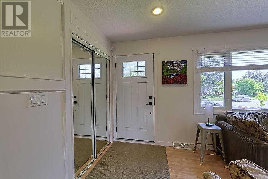 Single Family House Bungalow for Sale in  Hollyburn Road SW Haysboro Calgary 