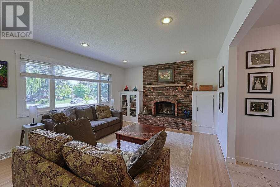 Single Family House Bungalow for Sale in  Hollyburn Road SW Haysboro Calgary 