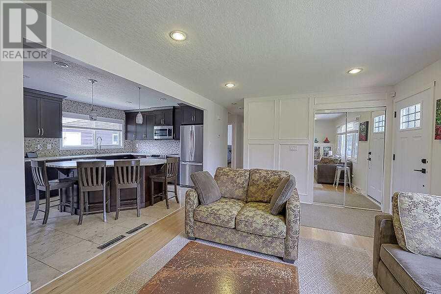 Single Family House Bungalow for Sale in  Hollyburn Road SW Haysboro Calgary 