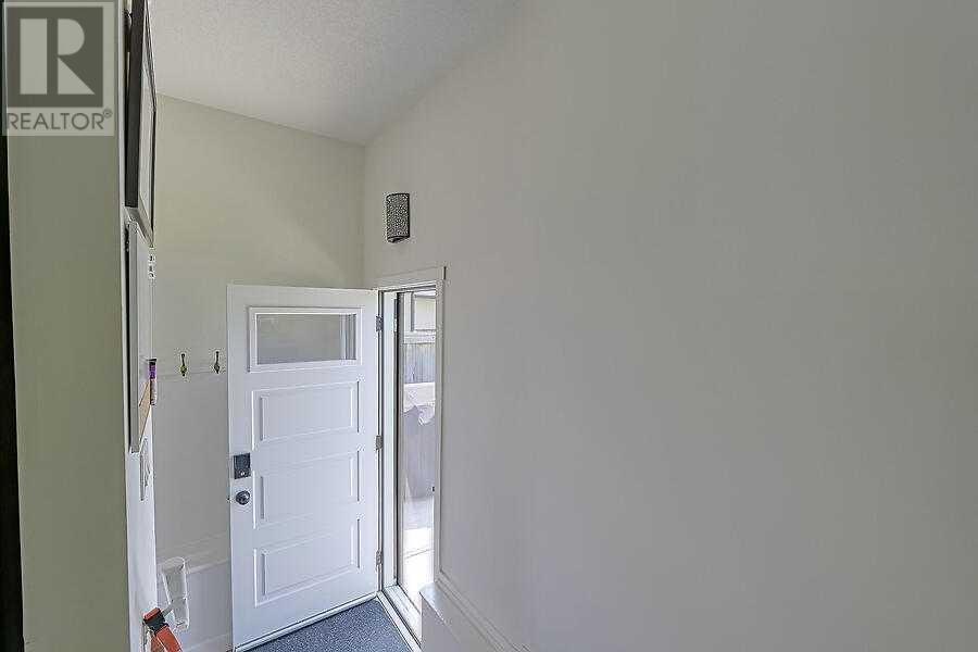 Single Family House Bungalow for Sale in  Hollyburn Road SW Haysboro Calgary 