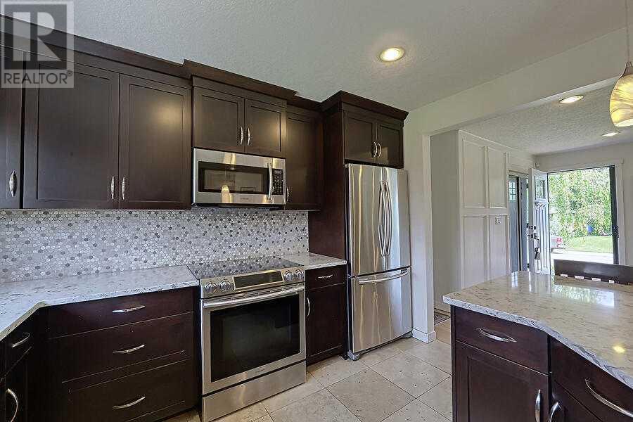 Single Family House Bungalow for Sale in  Hollyburn Road SW Haysboro Calgary 