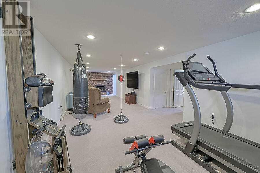 Single Family House Bungalow for Sale in  Hollyburn Road SW Haysboro Calgary 