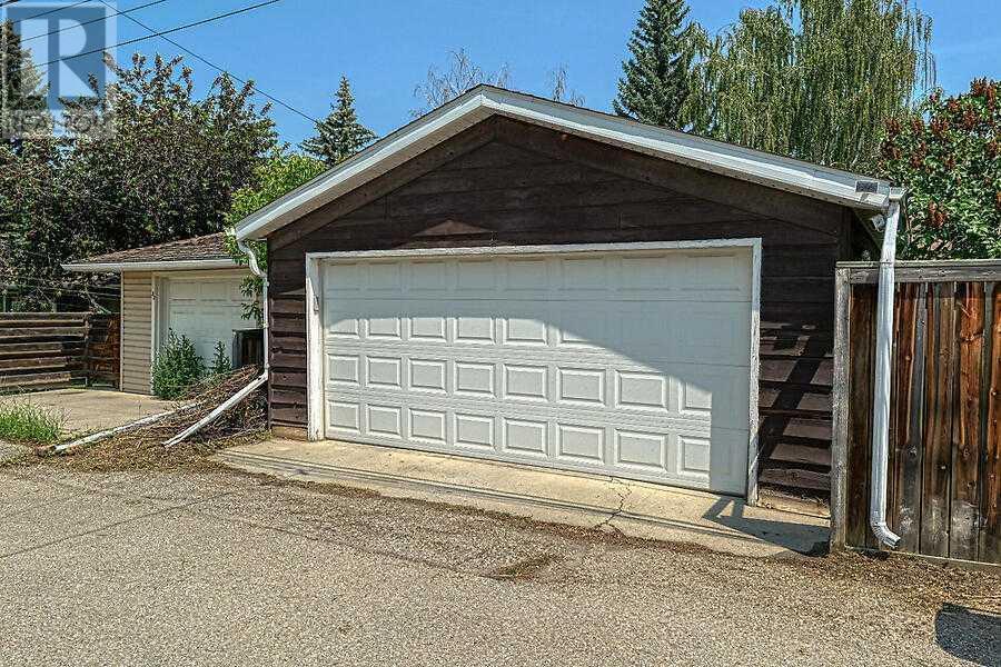 Single Family House Bungalow for Sale in  Hollyburn Road SW Haysboro Calgary 