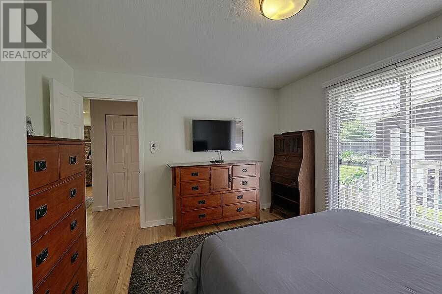 Single Family House Bungalow for Sale in  Hollyburn Road SW Haysboro Calgary 