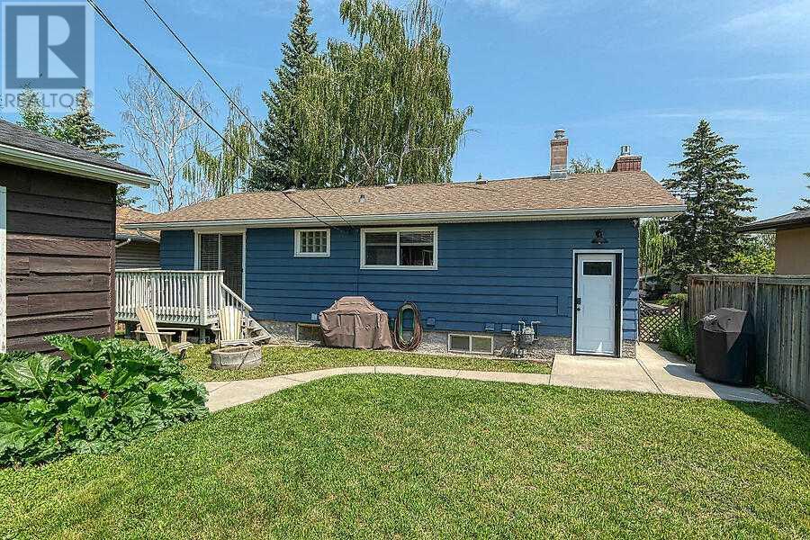 Single Family House Bungalow for Sale in  Hollyburn Road SW Haysboro Calgary 