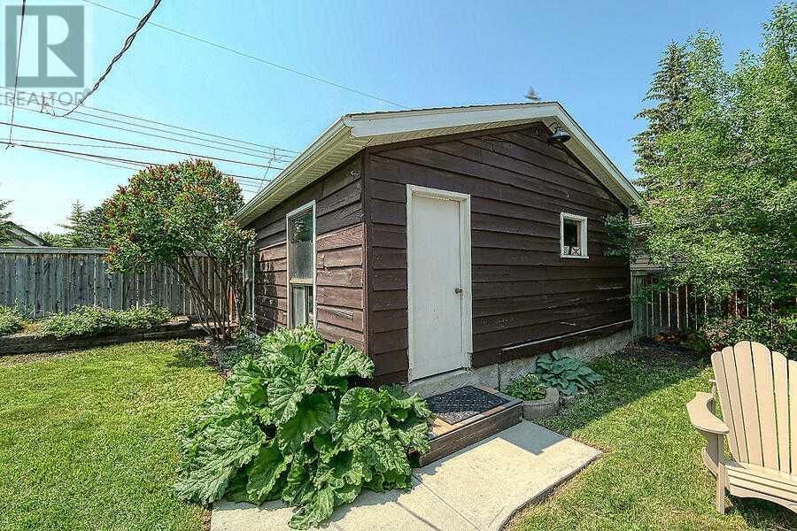 Single Family House Bungalow for Sale in  Hollyburn Road SW Haysboro Calgary 