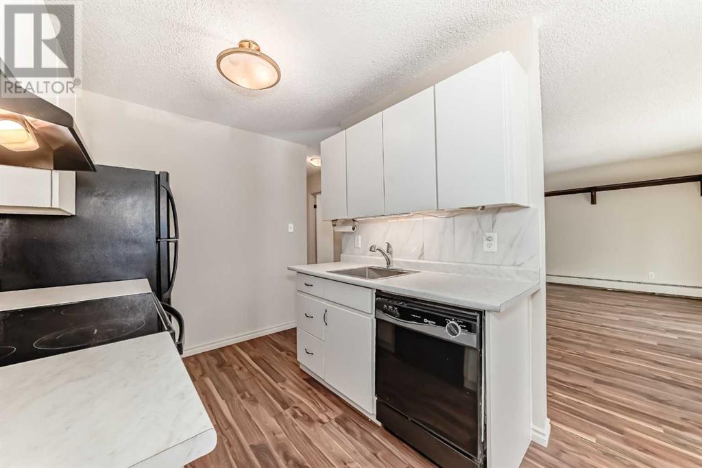 Single Family House for Sale in    Avenue SW Windsor Park Calgary 