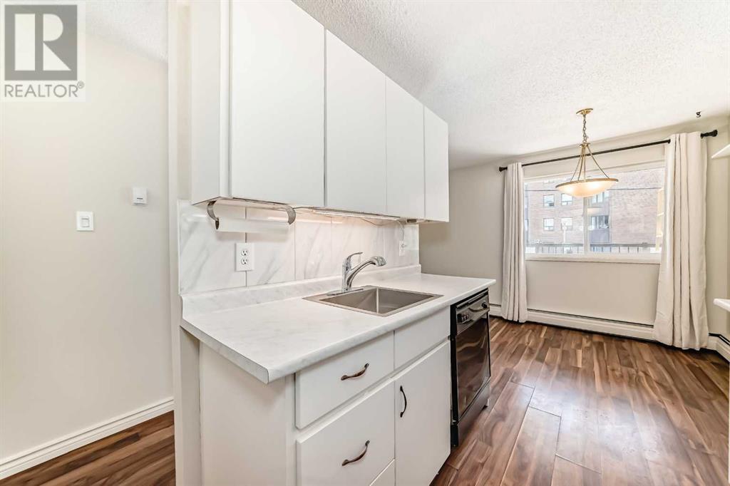 Single Family House for Sale in    Avenue SW Windsor Park Calgary 