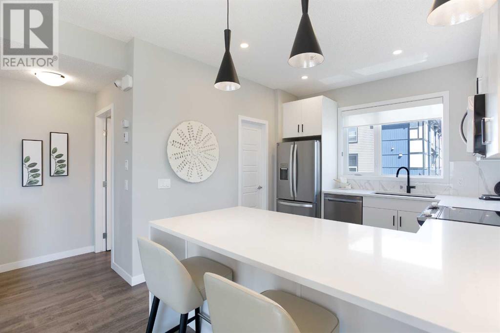 Photo 2 of 896 Belmont Drive Sw, Calgary AB