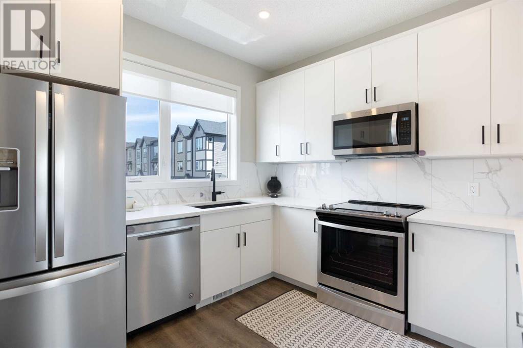 Photo 3 of 896 Belmont Drive Sw, Calgary AB