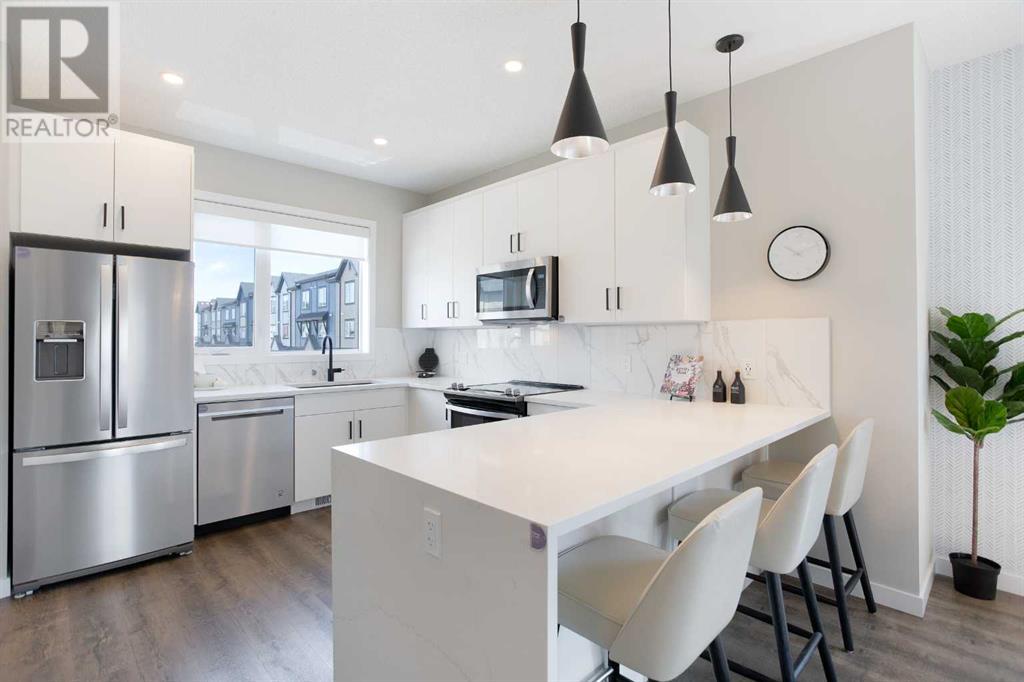 Photo 1 of 896 Belmont Drive Sw, Calgary AB