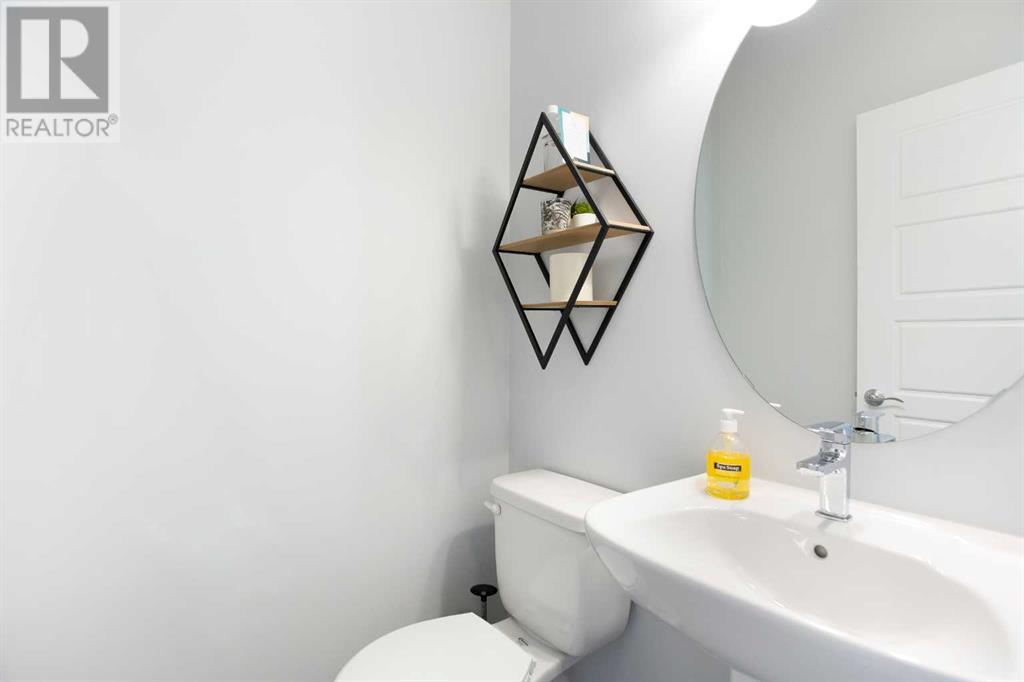 Photo 13 of 896 Belmont Drive Sw, Calgary AB